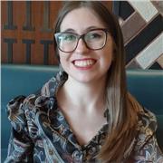 Dottoressa magistrale in Storia dell'arte con diploma di maturità classica impartisce lezioni di latino ai licei e all'università